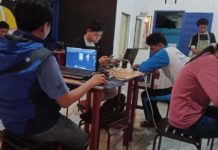 Masyarakat Masih Menganggap Komik Hanya Sebatas Hobi FOTO A. Komik Digital. Sejumlah anggota PoCo terlihat sedang asik belajar membuat komik digital melalui laptop, beberapa waktu lalu. PoCo for Rakyat Kalbar