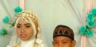 Pernikahan Dua Bocah Bikin Heboh TAK DIPAKSA. Pasangan IB (kiri) dan ZA (kanan) saat resepsi pernikahan kemarin. Rasidi Fadli/Radar Banjarmasin