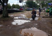Warga Belum Mau Serahkan Lahan TERGENANG. Kondisi terkini Jalan Paralel Sungai Jawi yang tergenang, kemarin. Gusnadi-RK