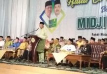 Midji Pastikan Pendidikan Gratis GUBERNUR TERPILIH. Sutarmidji memberikan sambutanya dalam acara halal bihalal di Rumah Adat Melayu Jalan Sultan Syahrir, Pontianak, Senin malam (10/7). Andi Ridwansyah-RK