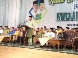 GUBERNUR TERPILIH. Sutarmidji memberikan sambutanya dalam acara halal bihalal di Rumah Adat Melayu Jalan Sultan Syahrir, Pontianak, Senin malam (10/7). Andi Ridwansyah-RK