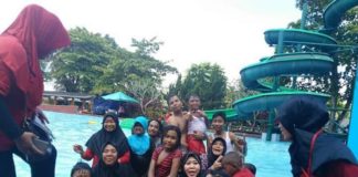 POPTI Kalbar, Kepedulian terhadap Anak Penderita Thalassemia HIBUR ANAK-ANAK. POPTI Kalbar ketika membawa anak-anak penderita thalassemia rekreasi ke kolam renang beberapa waktu lalu. POPTI Kalbar for RK