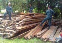 Biayai Warga Lokal untuk Membalak,  Bakal Dimiskinkan dengan UU TPPU KAYU ILEGAL. Menampung kayu ilegal, Meubel Kayu PO Karya Mandiri di Jalan Ketapang-Siduk Km 23, Desa Temurukan, Kecamatan Muara Pawan, Kabupaten Ketapang, digerebek aparat gabungan, Minggu (1/7). SPORC for RK