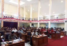 Mengesahkan Hasil Hitung Suara di PPK REKAPITULASI PILGUB 2018. Suasana rapat pleno penetapan penghitungan suara di tingkat kabupaten Landak untuk Pilgub Kalbar 2018, di aula kantor DPRD Landak, Kamis (5/7). Antonius-RK