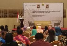 Banyak yang Tak Paham, Sosialisasi Pendaftaran HAKI Gencar Dilakukan SOSIALISASI. Direktur Fasilitasi HAKI, Bekraf, Robinson Hasoloan Sinaga memberikan sosialisasi HAKI kepada para pelaku usaha di Hotel Swiss Bell Singkawang, Kamis (5/7)--SUHENDRA/RK