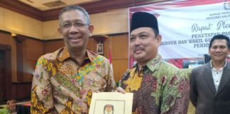Tepung Tawar Sambut Duet Pemimpin Kalbar 2018-2023 PEMIMPIN KALBAR BARU. Sutarmidji-Ria Norsan menerima penetapan sebagai Paslon Gubernur dan Wakil Gubernur Kalbar terpilih periode 2018-2023 di Ballroom Hotel Kapuas Palace, Pontianak, Selasa (24/7). Rizka Nanda-RK