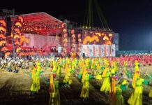 Pesparawi Nasional Resmi Dibuka PEMBUKAAN PESPARAWI. Ratusan penari mengenakan pakaian adat suku-suku di Kalbar memeriahkan pembukaan Pesparawi Nasional ke XII Tahun di Stadion SSA Pontianak, Senin (30/7). Rizka Nanda-RK