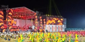 Pesparawi Nasional Resmi Dibuka PEMBUKAAN PESPARAWI. Ratusan penari mengenakan pakaian adat suku-suku di Kalbar memeriahkan pembukaan Pesparawi Nasional ke XII Tahun di Stadion SSA Pontianak, Senin (30/7). Rizka Nanda-RK