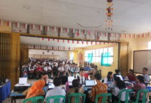 Pendaftar SMAN 1 Ngabang Membeludak PPDB. Suasana hari pertama PPDB Online di SMAN 1 Ngabang, Senin (2/7). Antonius-RK
