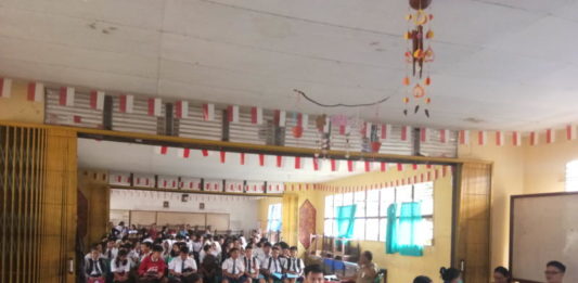 Pendaftar SMAN 1 Ngabang Membeludak PPDB. Suasana hari pertama PPDB Online di SMAN 1 Ngabang, Senin (2/7). Antonius-RK