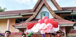 Pecat ASN dan Polisi yang (Ketahuan) Pakai Narkoba ANTI NARKOBA. Pelepasan balon ke udara pada peringatan Hari Anti Narkoba Internasional, di kantor Bupati Sintang, Kamis (12/7). Benidiktus Krismono-Rakyat Kalbar