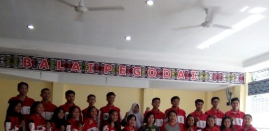 105 Atlet Wakili Sintang Dalam Popda PELEPASAN. Sekda Sintang melepas 105 atlet yang akan berlaga dalam Popda Provinsi di Pontianak, Jumat (13/7)—Humas for RK