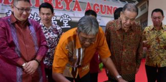 Wujudkan Masyarakat Bermoral, Beretika, Berbudaya dan Beradab RESMIKAN VIHARA. Bupati Jarot Winarno meresmikan gedung baru Vihara Maitreya Agung Sintang, Minggu (22/7). Benidiktus Krismono-RK