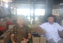 Ketua Gerindra Kalbar Diancam JUMPA PERS. Suriansyah (kiri) dan Muhammad Rizal ketika memberikan keterangan pers di Hotel Borneo, Jalan Merdeka, Pontianak, Kamis (19/7). Zainudin-RK