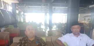 Ketua Gerindra Kalbar Diancam JUMPA PERS. Suriansyah (kiri) dan Muhammad Rizal ketika memberikan keterangan pers di Hotel Borneo, Jalan Merdeka, Pontianak, Kamis (19/7). Zainudin-RK