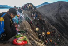 Pelantikan Dukun Urung Dilakukan