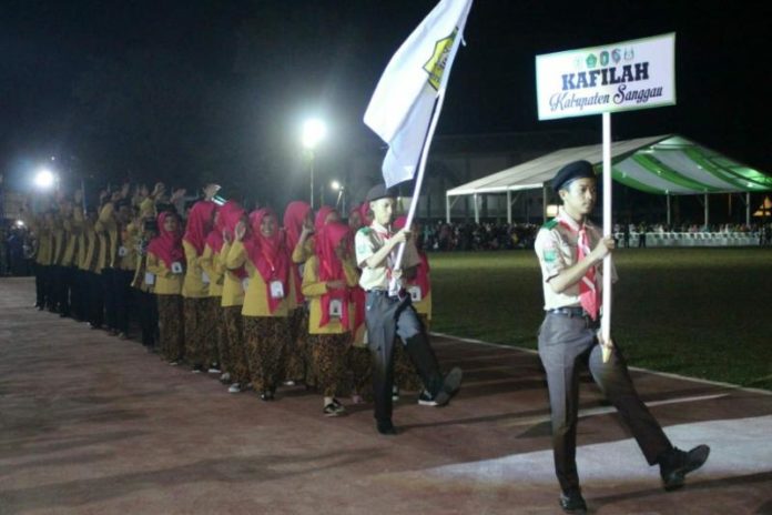 Kafilah Kabupaten Sanggau ikut ambil bagian dalam MTQ XXVII tingkat Provinsi Kalbar di Mempawah, Minggu (1/7) malam di Stadion Opu Daeng Menambon—Sukardi Kominfo untuk Rakyat Kalbar