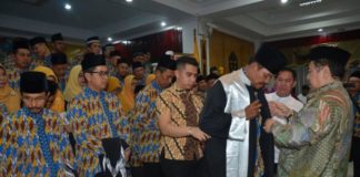 Pembinaan Insan Qurani Jadi Tujuan Utama LANTIK. Dodi Riyadmaji melantik Dewan Hakim MTQ Tingkat Provinsi Kalbar di Aula Kantor Bupati Mempawah, Sabtu (30/6). Humas Pemprov for RK