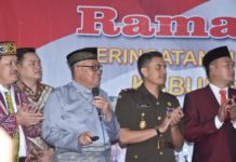 Horeee, Kubu Raya Launching Kota Cerdas Berbasis IT Launching Smart City. Bupati Kubu Raya, H Rusman Ali dan Wabup Hermanus disaksikan kejaksaan dan DPRD Kubu Raya melaunching smart city di Aula Kantor Bupati Kubu Raya, Selasa (17/7). Humas for Rakyat Kalbar