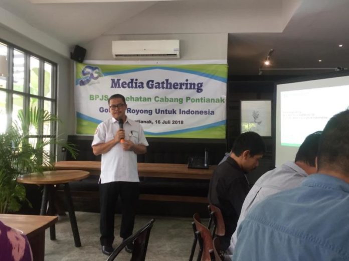 MEDIA GATHERING. Ansharuddin memaparkan dikegiatan Media Gathering dalam rangka HUT BPJS Kesehatan ke 50 bertajuk 'Gotong Royong untuk Indonesia' yang digelar di Botani, Senin (16/7). Nova Sari-RK