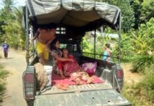 Bayi Lahir di Mobil Patroli Koramil HENDAK MELAHIRKAN. Antonia Supriyani ketika dibawa menggunakan mobil dinas Koramil 01 Bengkayang menuju rumah sakit Kamis (5/7). Kurnadi-RK