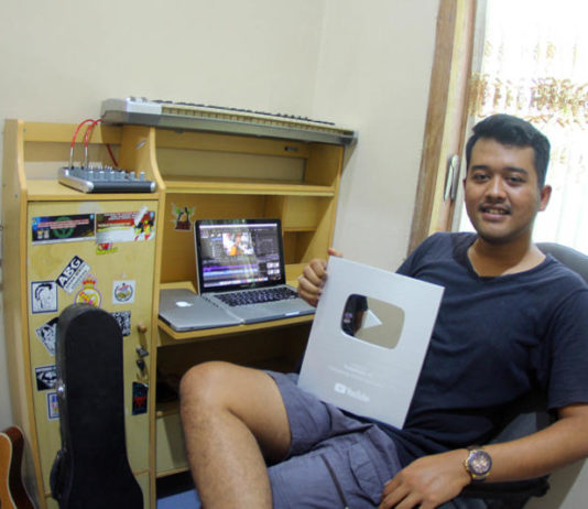 Lebih Nyaman Bekerja di Balik Layar