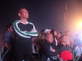 Siap Benahi Infrastruktur Sepak Bola NOBAR. Sutarmidji membaur bersama warga menyaksikan Final Piala Dunia 2018 di Taman Digulis Pontianak, Minggu malam (15/7). Humas Pemkot for RK