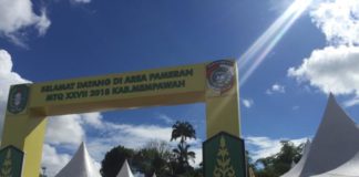 Ayo Ramaikan Mempawah! Finishing. kabupaten/kota se-Kalbar menyelesaikan pembuatan stand sebelum pembukaan MTQ XXVII tingkat Provinsi Kalbar di komplek Stadion Opu Daeng Manambon, Mempawah. Ari Sandy