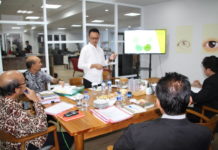 Pontianak Nominasi Kota Potensial Kategori Investasi PRESENTASI. Edi Rusdi Kamtono memaparkan kemudahan regulasi sebagai bentuk inovasi pemkot pentianak dalam upaya menarik investor di Ruang Tempo and Co-Working Space, Gedung Tempo, Jakarta-humas pemkot for rakyat kalbar