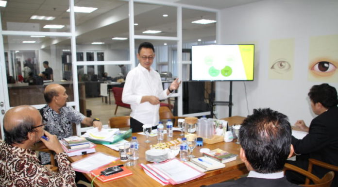 Pontianak Nominasi Kota Potensial Kategori Investasi PRESENTASI. Edi Rusdi Kamtono memaparkan kemudahan regulasi sebagai bentuk inovasi pemkot pentianak dalam upaya menarik investor di Ruang Tempo and Co-Working Space, Gedung Tempo, Jakarta-humas pemkot for rakyat kalbar