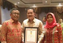 Bupati Raih Tanda Jasa Bakti Koperasi UKM