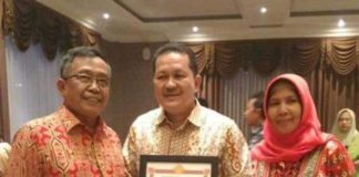 Bupati Raih Tanda Jasa Bakti Koperasi UKM