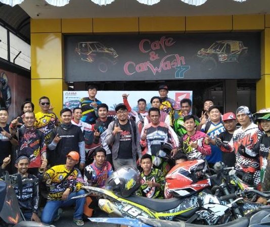 Puluhan Trail Ikut Nasional Honda Roadventure ROADVENTURE. Para peserta dari komunitas Honda di bawah naungan HWBC yang mengikuti Nasional Honda Roadventure, kemarin. Astra Motor for RK