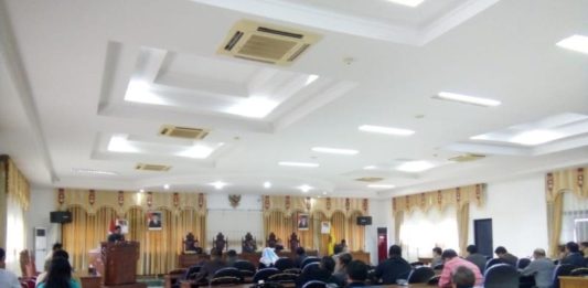 APBD 2019 Diproyeksi Rp1,1 Triliun RP1,1 TRILIUN. Sidang Paripurna Pengantar KUA PPAS APBD 2019 di Gedung DPRD Sekadau, Senin (23/7). Dalam sidang tersebut, APBD Sekadau 2019 diproyeksi mencapai Rp1,1 triliun. Abdu Syukri