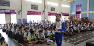 Astra Motor Bekali Safety Riding SAFETY RIDING. Tim safety riding Astra Motor mengedukasi siswa baru SMAS Santo Paulus Pontianak, Selasa (10/7). Astra Motor for RK