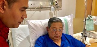 Politik Sejuk DIRAWAT DI RSPAD. Ketua Umum Partai Demokrat, Susilo Bambang Yudhoyono, meneken berkas calon legislatif ketika dirawat di RSPAD Jakarta. Instagram Ani Yudhoyono