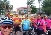 Tim Pesepeda Survei Track Sariaman-Landjak SURVEI. Tim Disporapar Kapuas Hulu melakukan survei track bersepeda Sariaman-Landjak, Sabtu (21/7). Dokumentasi DKP Kapuas Hulu.