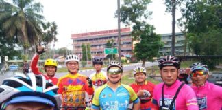 Tim Pesepeda Survei Track Sariaman-Landjak SURVEI. Tim Disporapar Kapuas Hulu melakukan survei track bersepeda Sariaman-Landjak, Sabtu (21/7). Dokumentasi DKP Kapuas Hulu.