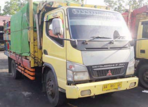 BARANG BUKTI. Truk bermuatan bawang masih ditahan di Polres Bengkayang, serta salah satu tersangka menjalani pemeriksaan, Jumat (20/7)--Kurnadi