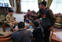 Bangun Kalbar, Norsan  Janji Tak Pilih Kasih WAGUB TERPILIH. Ria Norsan saat dijumpai awak media di ruang kerja Bupati Mempawah, Senin (9/7). Ari Sandy-RK