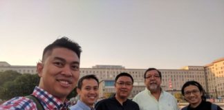 Batu Ginjal di Tangan Boyke LANJUT STUDI DI BELANDA. Dokter Boyke Subali (paling kanan) bersama kawan-kawannya saat melanjutkan studi di Belanda. Boyke for Dahlan Iskan