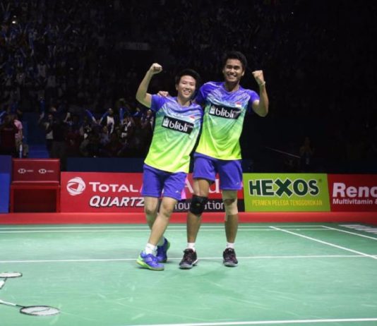 Dua Gelar setelah Satu Dekade JUARA GANDA CAMPURAN. Ekspresi kemenangan Tontowi Ahmad/Liliyana Nasir setelah mengalahkan pasangan Malaysia, Chan Peng Soon/Goh Liu Ying di final ganda campuran Indonesia Open 2018, di Istora Senayan, Jakarta, Minggu (8/7). Chandra Satwika-Jawa Pos