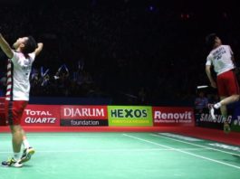 JUARA GANDA PUTRA. Ekspresi kemenangan Marcus Gideon/Kevin Sukamuljo, setelah menundukkan pasangan Jepang, Takuto Inoue/Yuki Kaneko, di final ganda putra Indonesia Open, Senayan, Jakarta, Minggu (8/7). Chandra Satwika-Jawa Pos