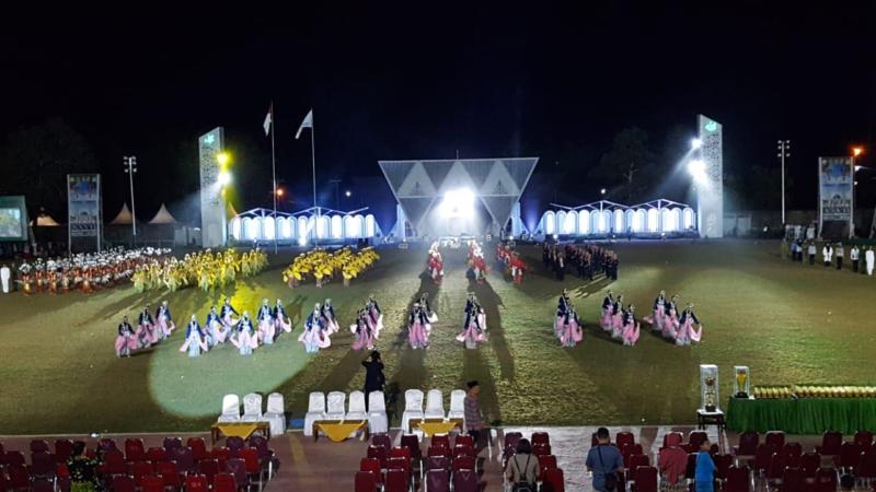 Kepala Biro Kesejahteraan Rakyat (Kesra) Provinsi Kalbar, Mahmudah mewakili Pejabat Sementara (Pj) Gubernur Kalbar menutup Musabaqah Tilawatil Quran (MTQ) XXVII tingkat Provinsi Kalbar Tahun 2018, Jumat (6/7) malam GOR Opu Daeng Menambon Kabupaten Mempawah. Ari Sandy