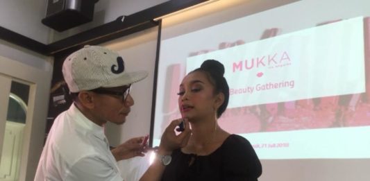Selebgram dan Blooger Pontianak Ikuti Kelas Beauty Gathering Mukka Sejumlah blooger dan selebgram Pontianak, mengikuti Beauty Gathering yang digelar Mukka Kosmetik di The Urban Garden Resto, Sabtu (21/7)-Nova