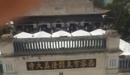 Ma Changqing dengan Ratusan Ribu Pelayat ULAMA BESAR. Ratusan ribu umat Islam mengiring jenazah ulama besar di Tiongkok yang wafat. Warga for Disway