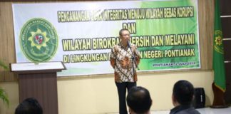 Pontianak Bertekad Bebas Korupsi ZONA INTEGRITAS. Sutarmidji memberikan sambutan pada acara pencanangan zona integritas di Pengadilan Negeri Pontianak, Senin (2/7). Humas Pemkot for RK