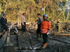 Asap Jangan Ganggu Asean Games HOTSPOT. Tim Karhutla Kabupaten Landak turun di lokasi yang terdapat hotspot, kemarin. BPBD Landak for RK