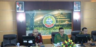 Dorong ASN Melek Teknologi BIMTEK. Edi Rusdi Kamtono membuka bimbingan teknis Gerakan Menuju Pontianak Smart City di ruang rapat Wali Kota Pontianak, Kamis (5/7). Humas Pemkot for RK