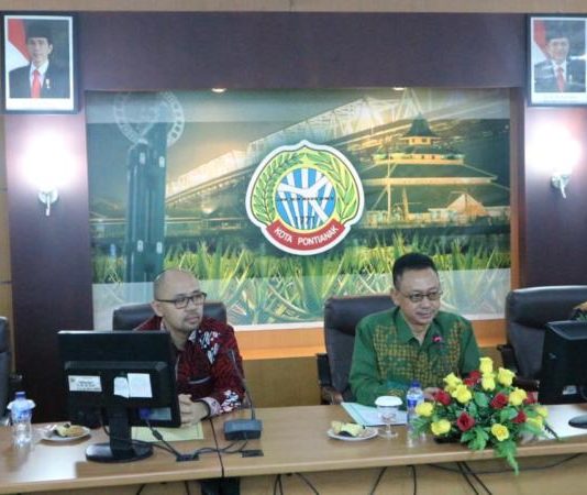 Dorong ASN Melek Teknologi BIMTEK. Edi Rusdi Kamtono membuka bimbingan teknis Gerakan Menuju Pontianak Smart City di ruang rapat Wali Kota Pontianak, Kamis (5/7). Humas Pemkot for RK